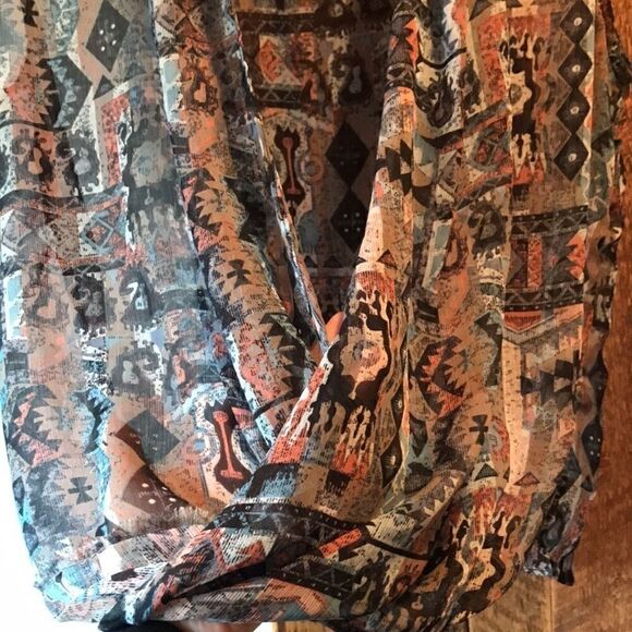 Yvonne Marie light shirt  - Picture 3 of 4